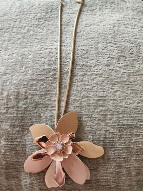 Rose Gold Floral Pendant Necklace